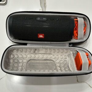 JBL Charge 3 Speaker, including case and charger